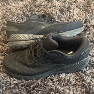 Brooks Men's Black and Gray Athletic Shoes